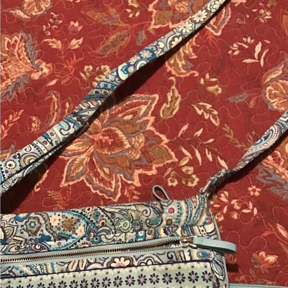 Vera Bradley Triple Zip hipster and wallet set. Nice pre-owned condition! - Picture 3 of 5